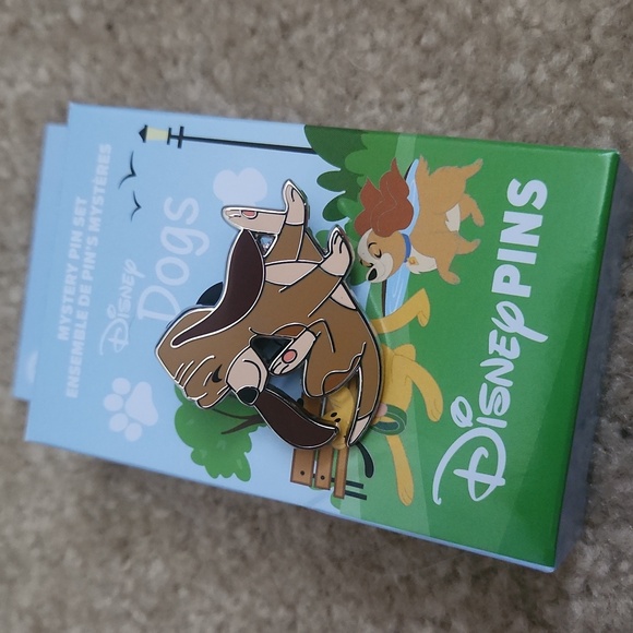 Disney Dog 2024 Mystery Pin - Copper - Picture 2 of 3